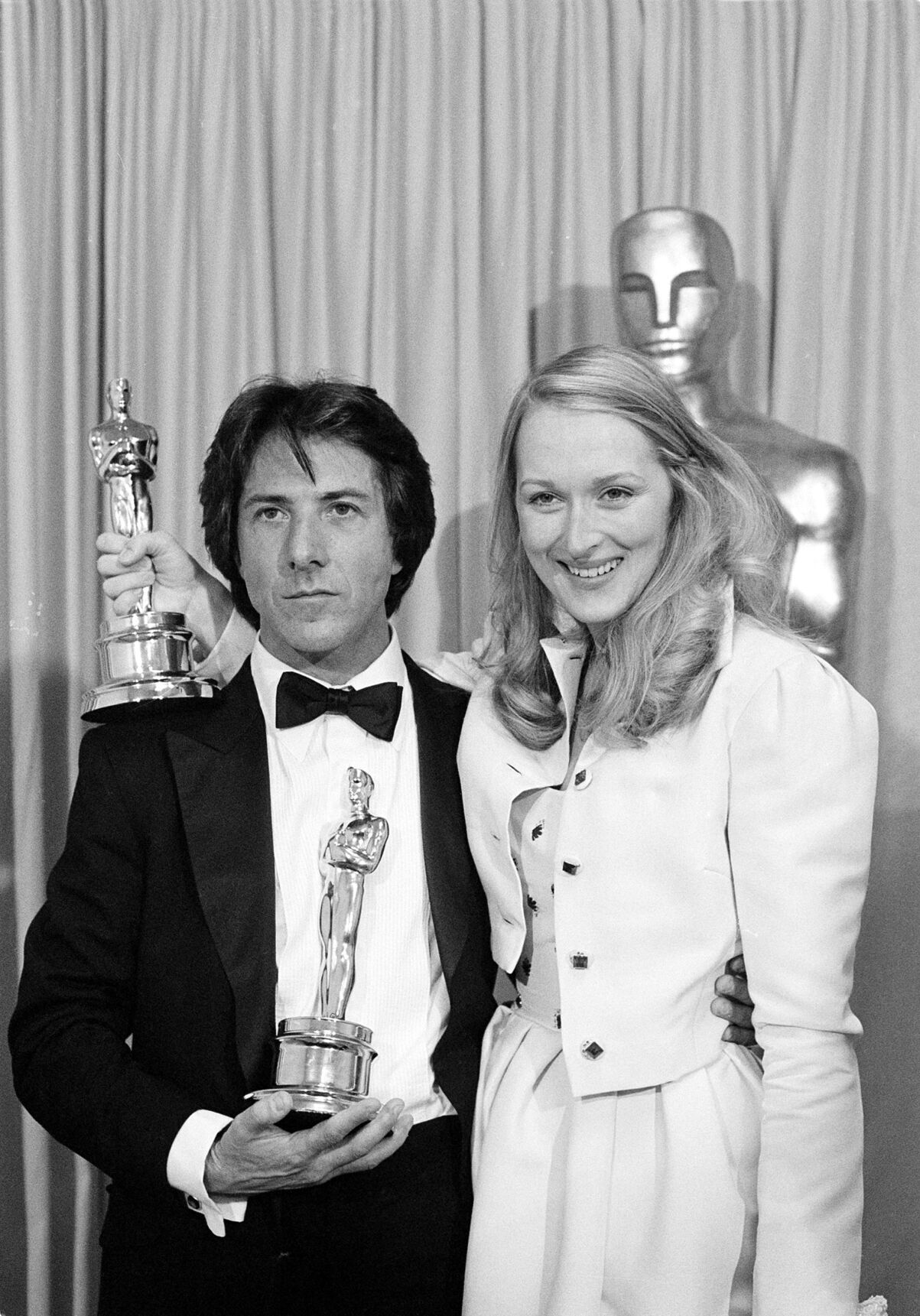 STREEP AND HOFFMAN WIN OSCAR